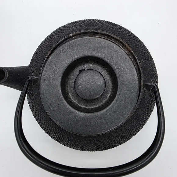 Cast Iron Japanese-Style Teapot - Black - Picture 2 of 6